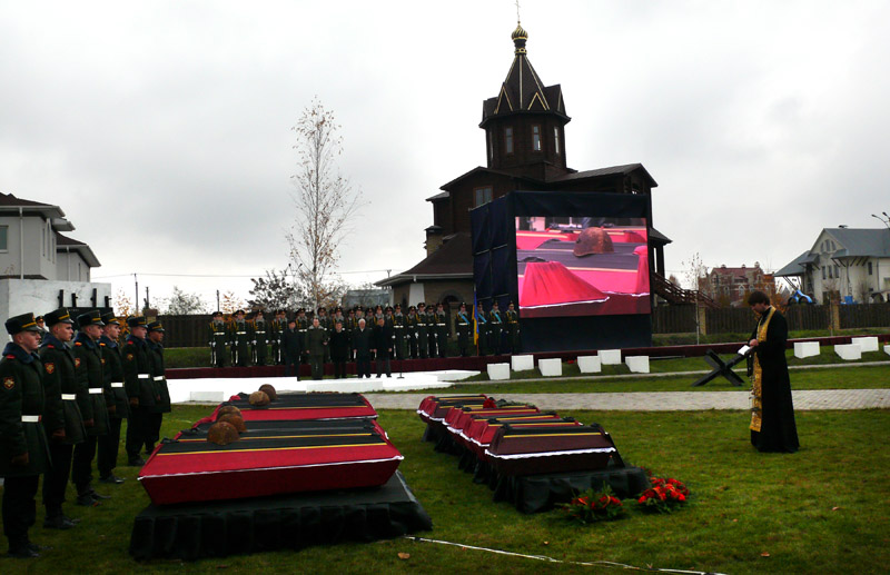 Захоронение на мемориале в с. Гатное 10.11.12