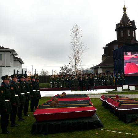 Захоронение на мемориале в с. Гатное 10.11.12