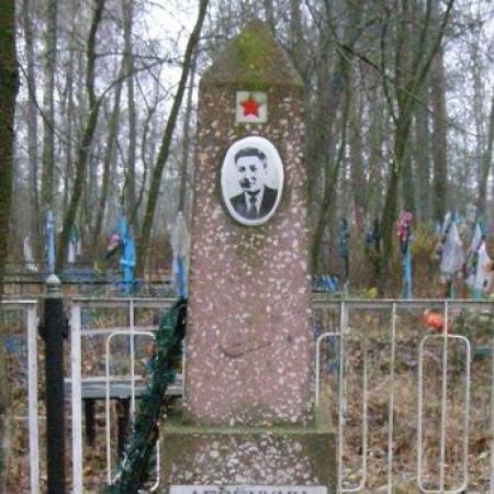 с. Кувечичи Черниговского района Черниговской области, Братская могила Воинов ВОВ
