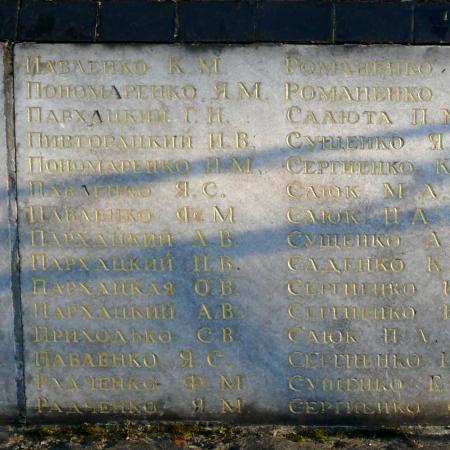 Мемориальные плиты в честь односельчан в с. Глебовка Вышгородского района