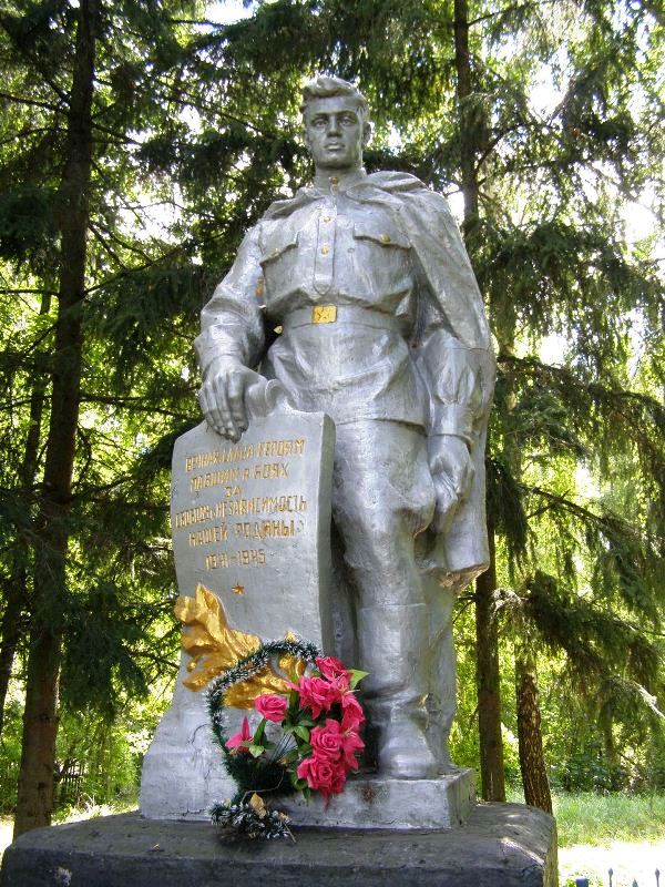 Братская могила в с. Смоляж Борзнянского района