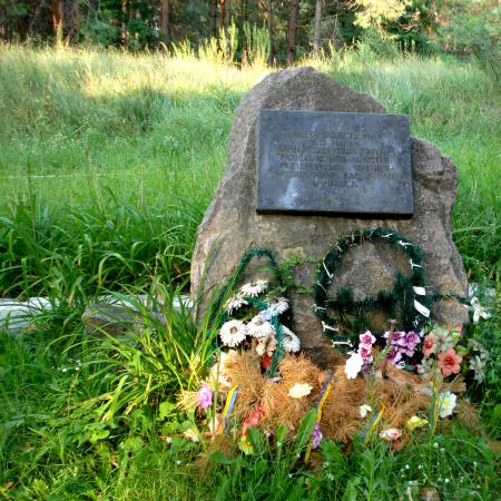 Братская могила расстрелянным 3,5 тысячам мирных жителей