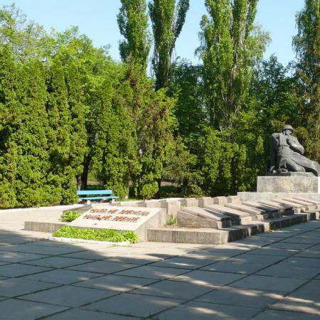 Братская могила в с. Триполье Обуховского района