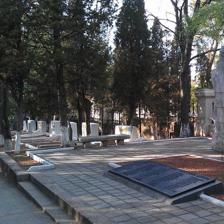  Кладбище Коммунаров
