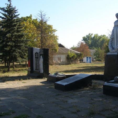 Братская могила в с. Завитне Бажання Великоновоселковского района