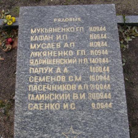 Воинское кладбище в парке им. 40-летия освобождения Днепропетровска