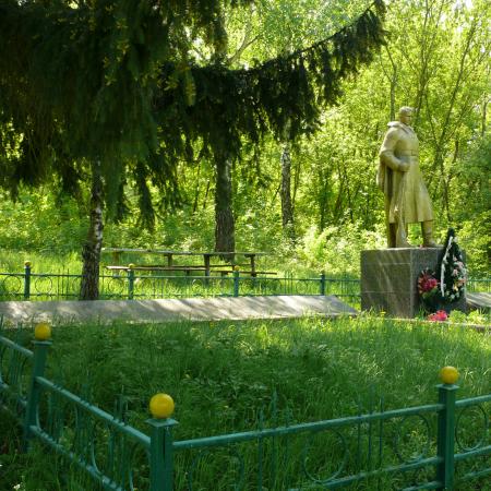 Братская могила в с. Ромашки Мироновского района