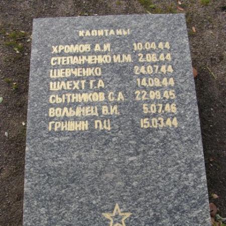 Воинское кладбище в парке им. 40-летия освобождения Днепропетровска