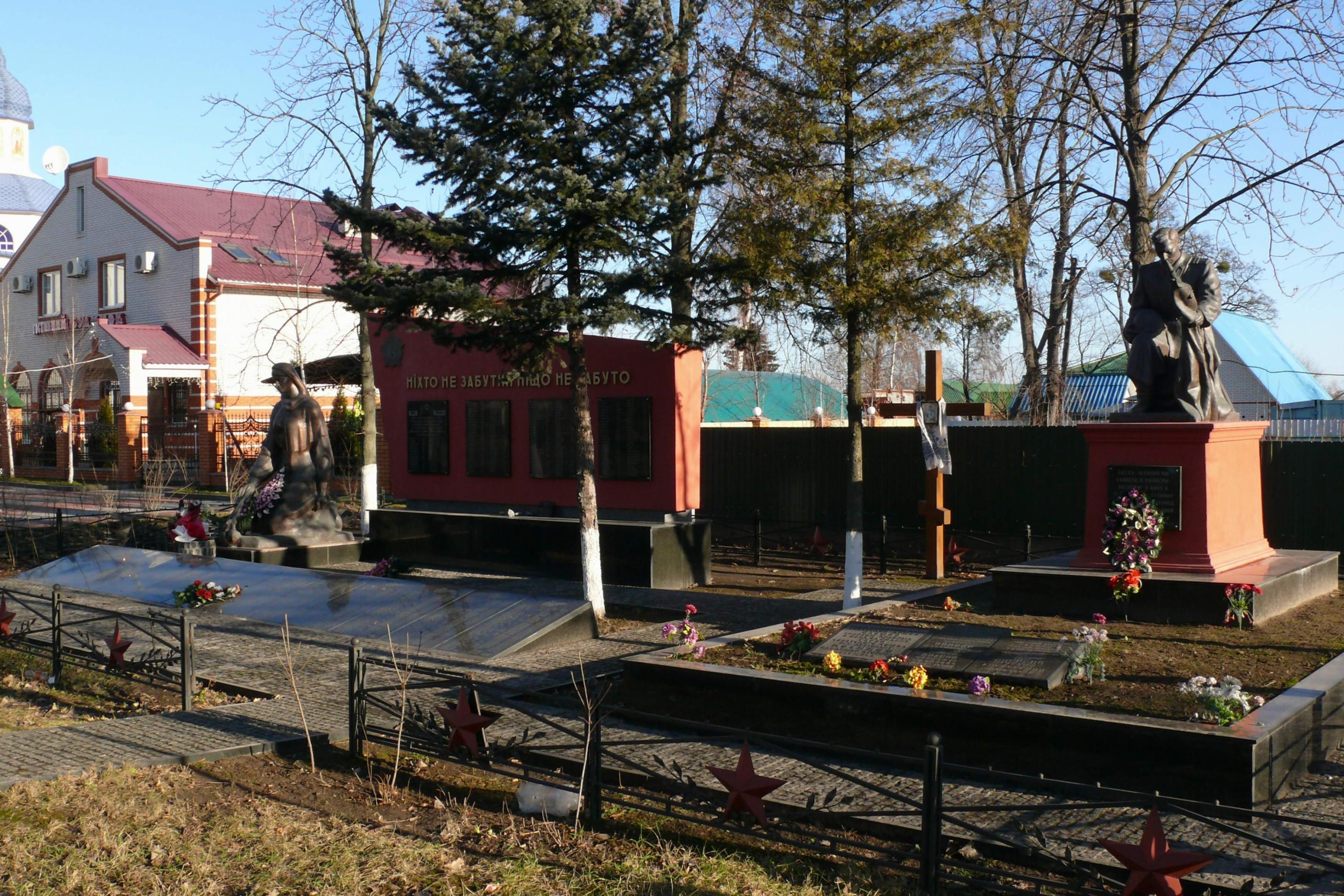 Братская могила в с. Старые Петровцы Вышгородского района