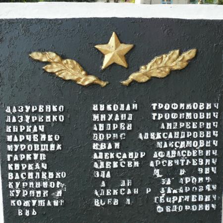 Братская могила в центре г. Святогорск Донецкой обл.