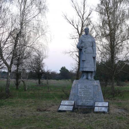 Памятник воинам-односельчанам в с. Машево б. Чернобыльского района