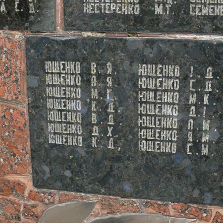Памятник воинам-односельчанам в с. Ильинцы