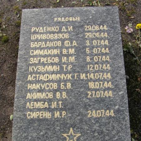 Воинское кладбище в парке им. 40-летия освобождения Днепропетровска