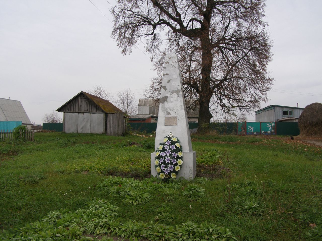 Братская могила летчиков в с. Браница Бобровицкого района