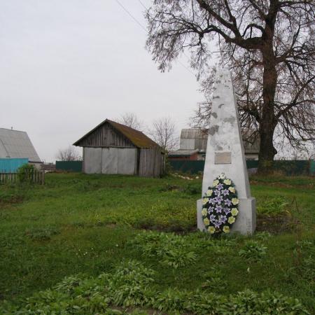 Братская могила летчиков в с. Браница Бобровицкого района