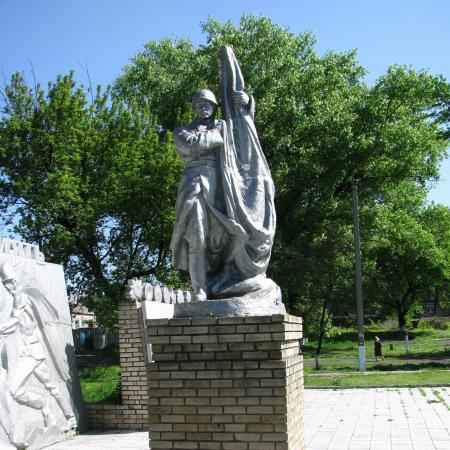 Братская могила Воинов ВОВ с. Старомихайловка Марьинского района Донецкой области
