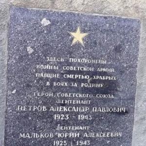 Братская могила у школы в с. Лютеж Вышгородского района