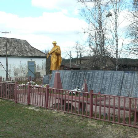 Братская могила в с. Дмитровка (х. Петровское) Вышгородского района