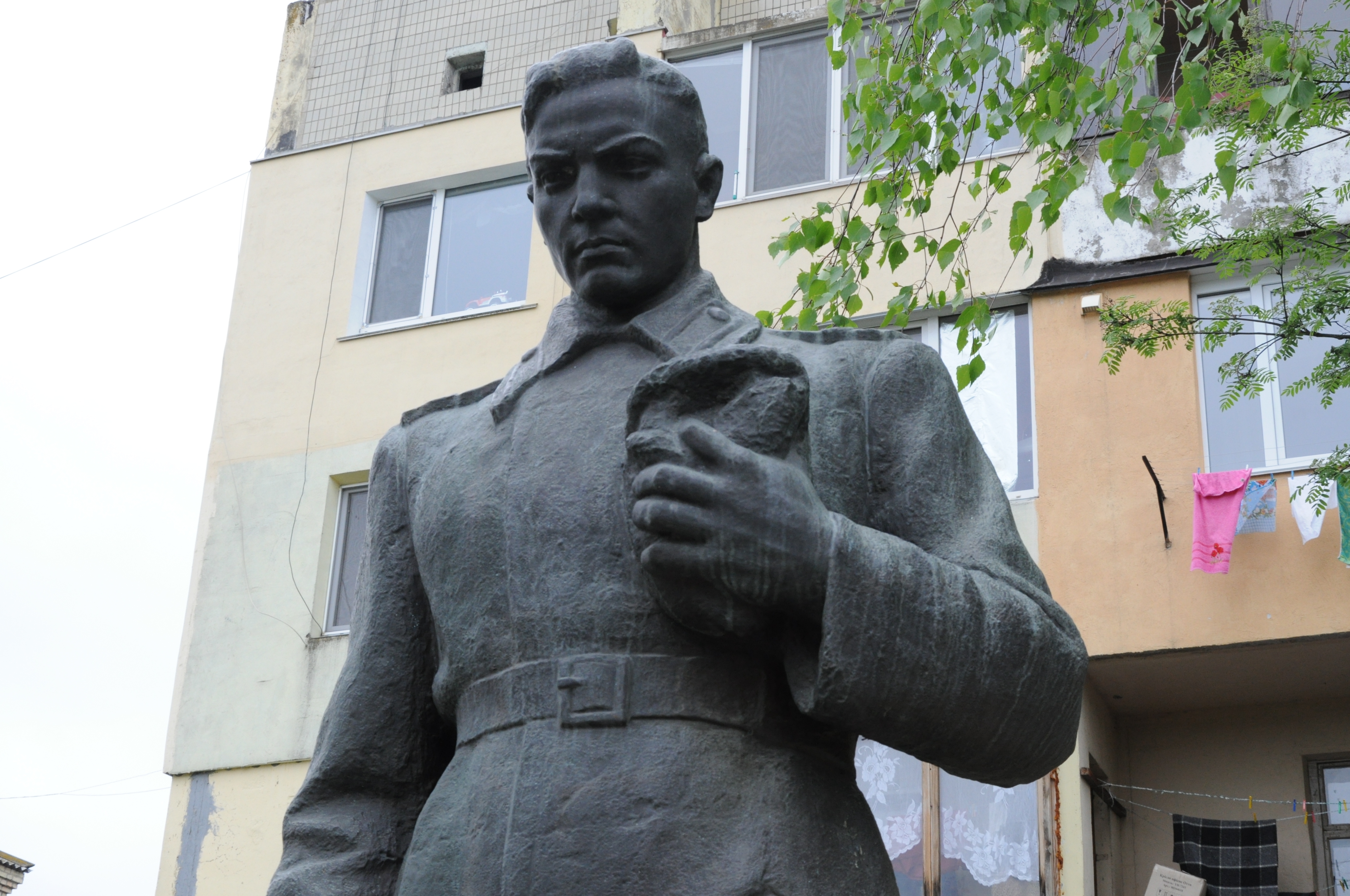 Братская могила в центре с. Синяк Вышгородского района