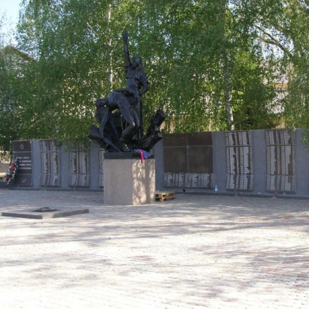 Памятник погибшим землякам в г. Барвенково Харьковской обл. 