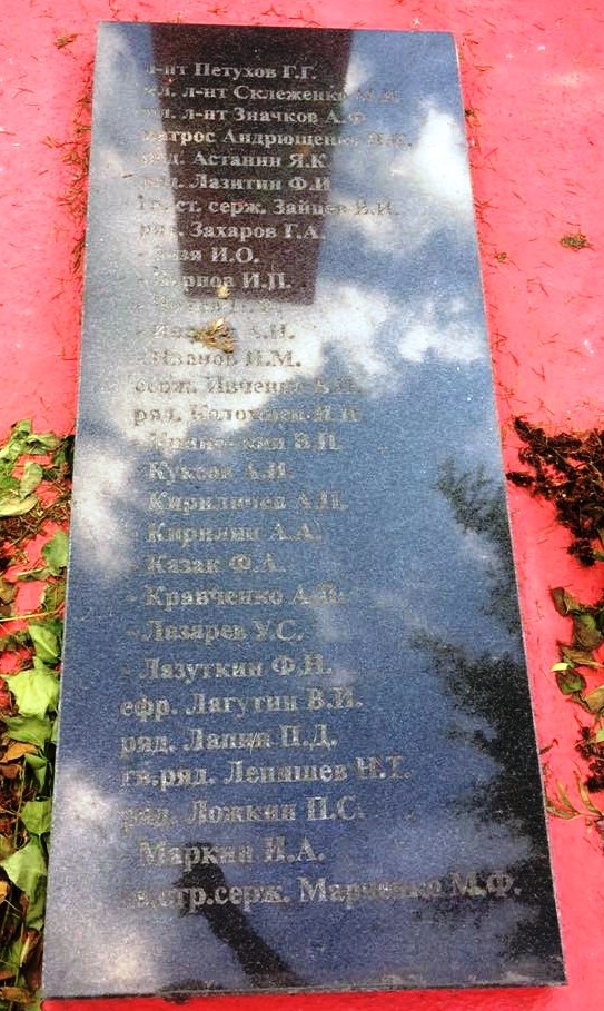 Братская могила в с. Криницы Александровского района