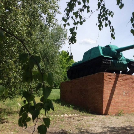 Братская могила в с. Староварваровка Александровского района