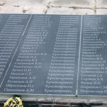 Братская могила в с. Варваровка Славянского района