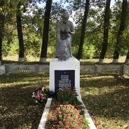 Братская могила в с. Корнеевка Барышевского района