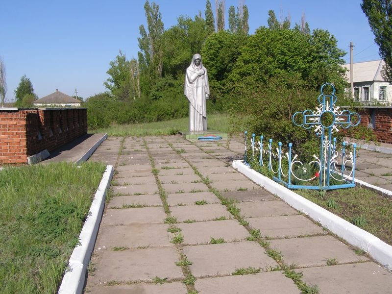 Братская могила на кладбище пгт Святогоровка