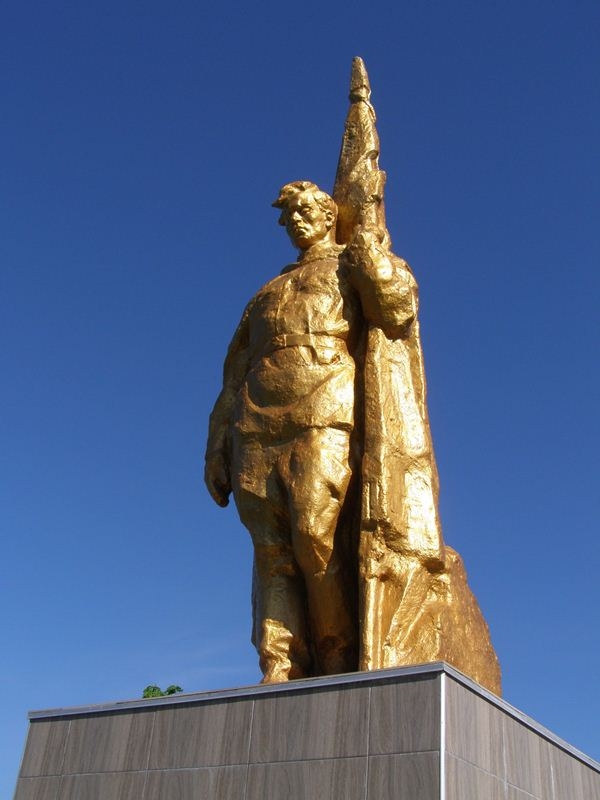 Братская могила на кладбище пгт Святогоровка