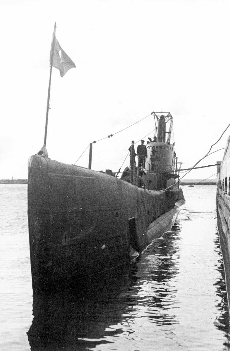 Щ-320 у причала в Кронштадте