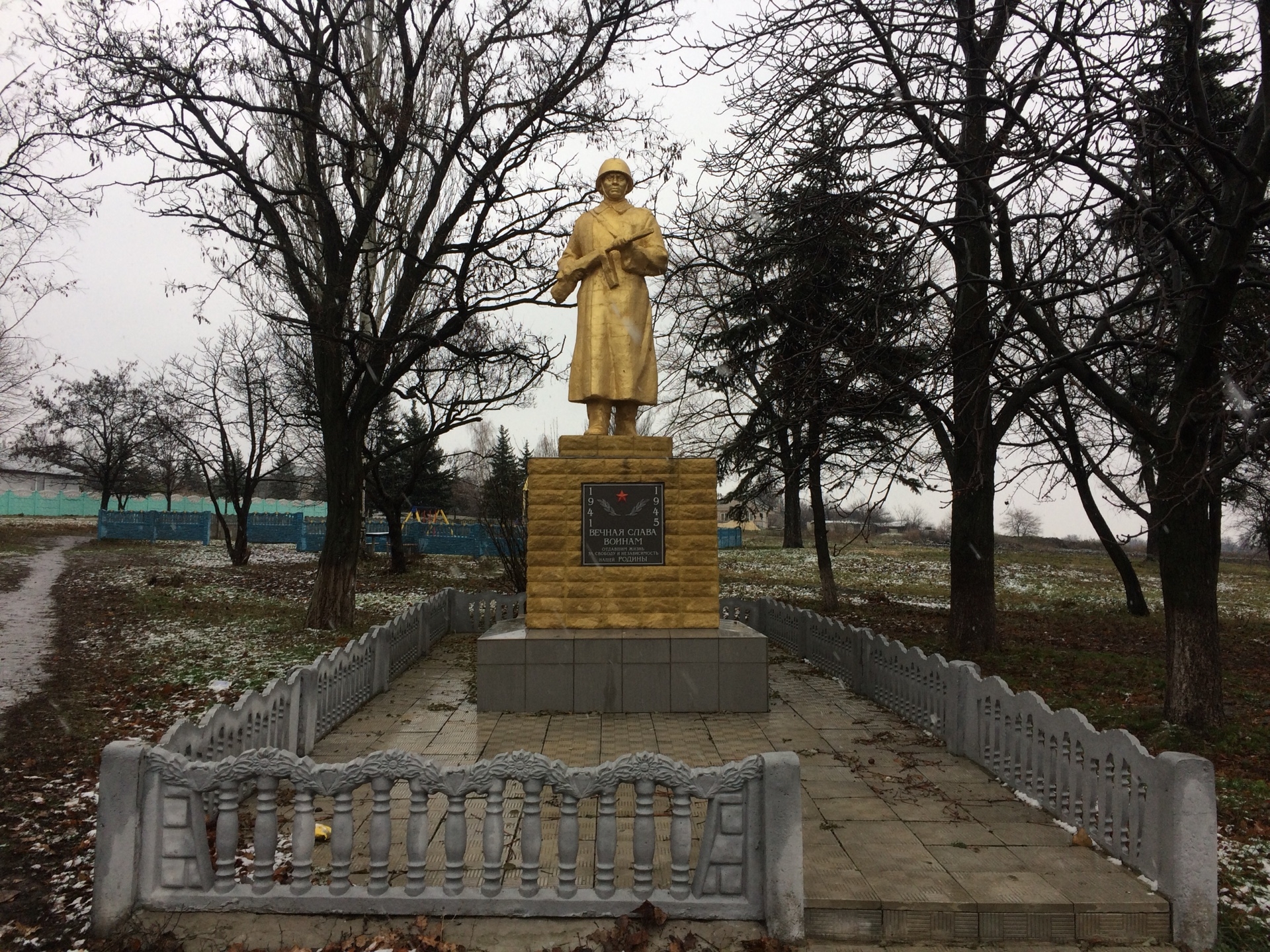 Братская могила в с. Никаноровка Добропольского района