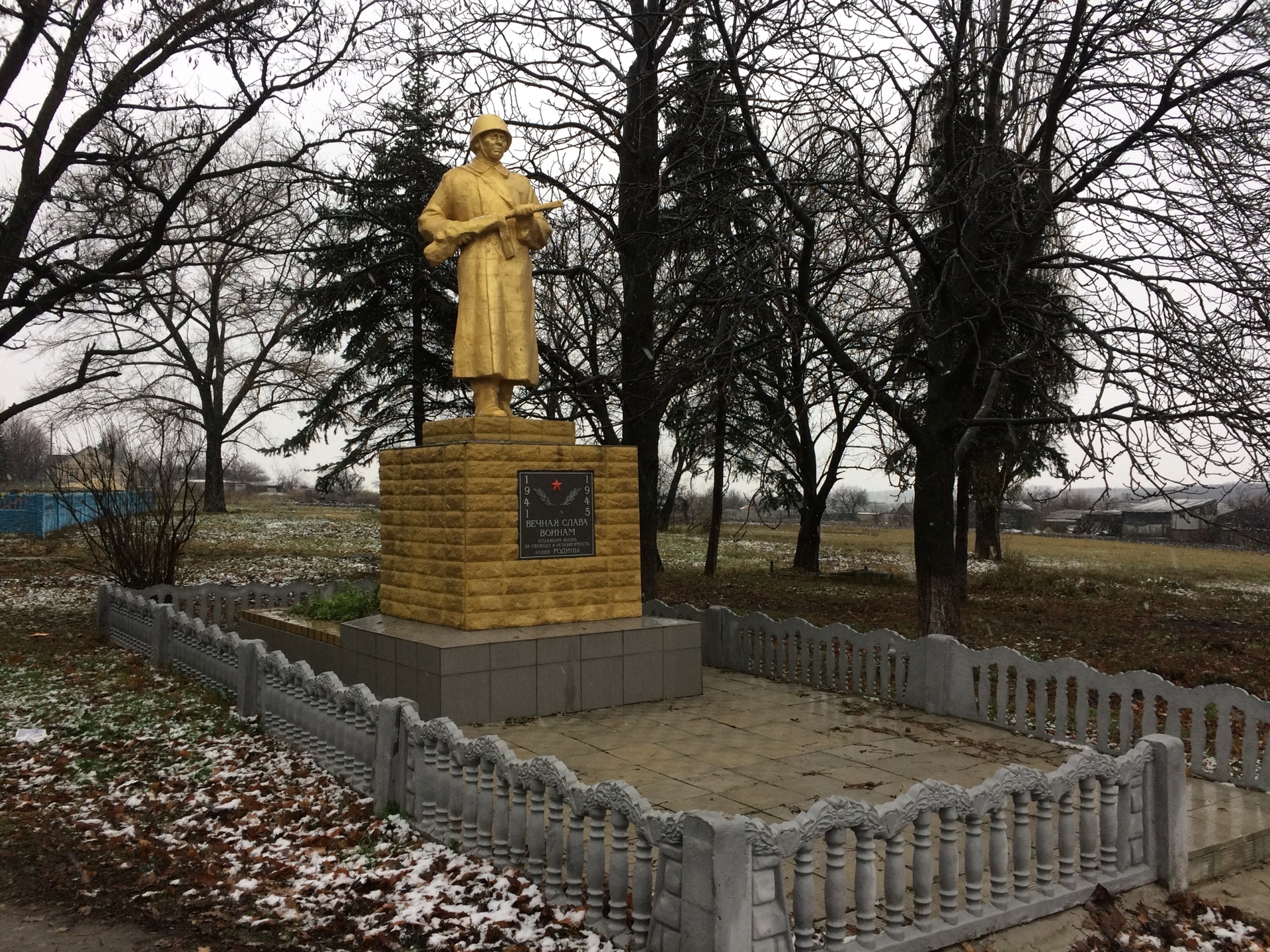 Братская могила в с. Никаноровка Добропольского района
