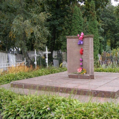Братская могила подпольщиков группы Я. Батюка