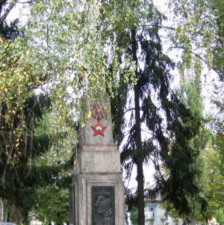 Памятный знак погибшим работникам завода "Нежинсельмаш"
