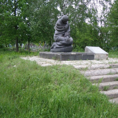 Братская могила мирных жителей в пгт Березна Менского района