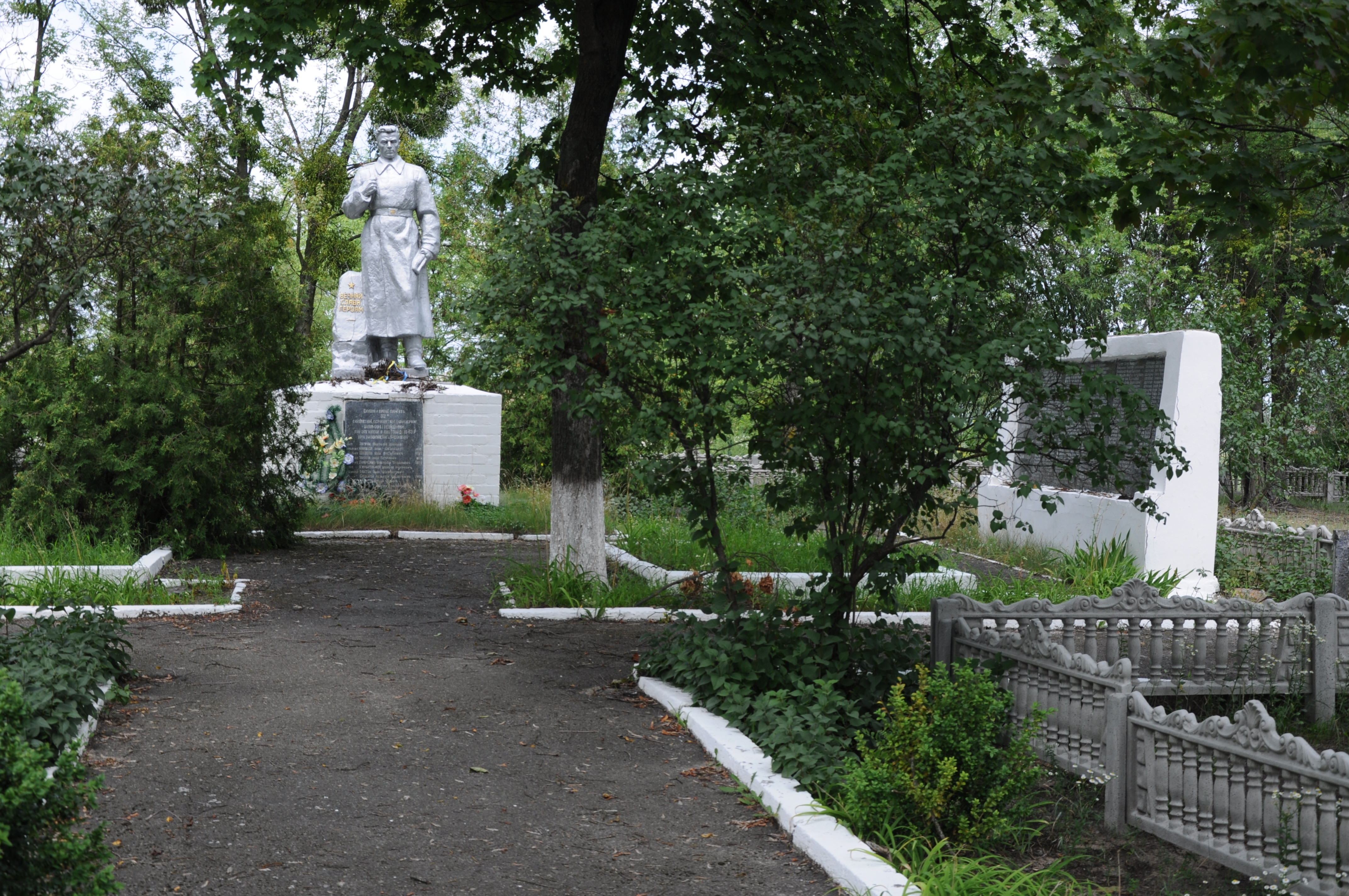 Братская могила в с. Феневичи Иванковского района