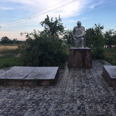 Братская могила в с. Улаклы Великоновоселковского района