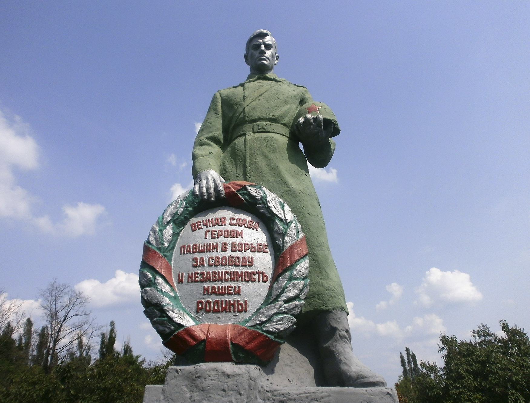 Воинские захоронения в совхозе "Тюльпан" в . г. Шахтерск