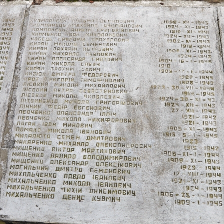 Памятник односельчанам в с Бречь Корюковского района