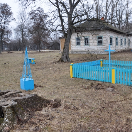 Одиночные могилы в с. Хотеевка Корюковского района