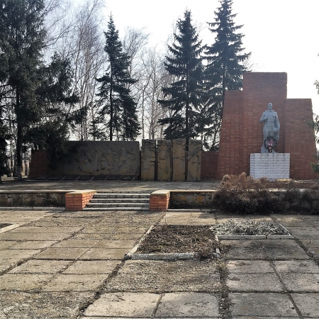 Братская могила в с. Новотроицкое Добропольского района