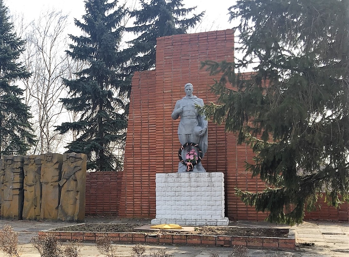 Братская могила в с. Новотроицкое Добропольского района