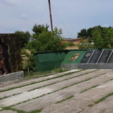 Братская могила в с. Матвеевка Веселовского района