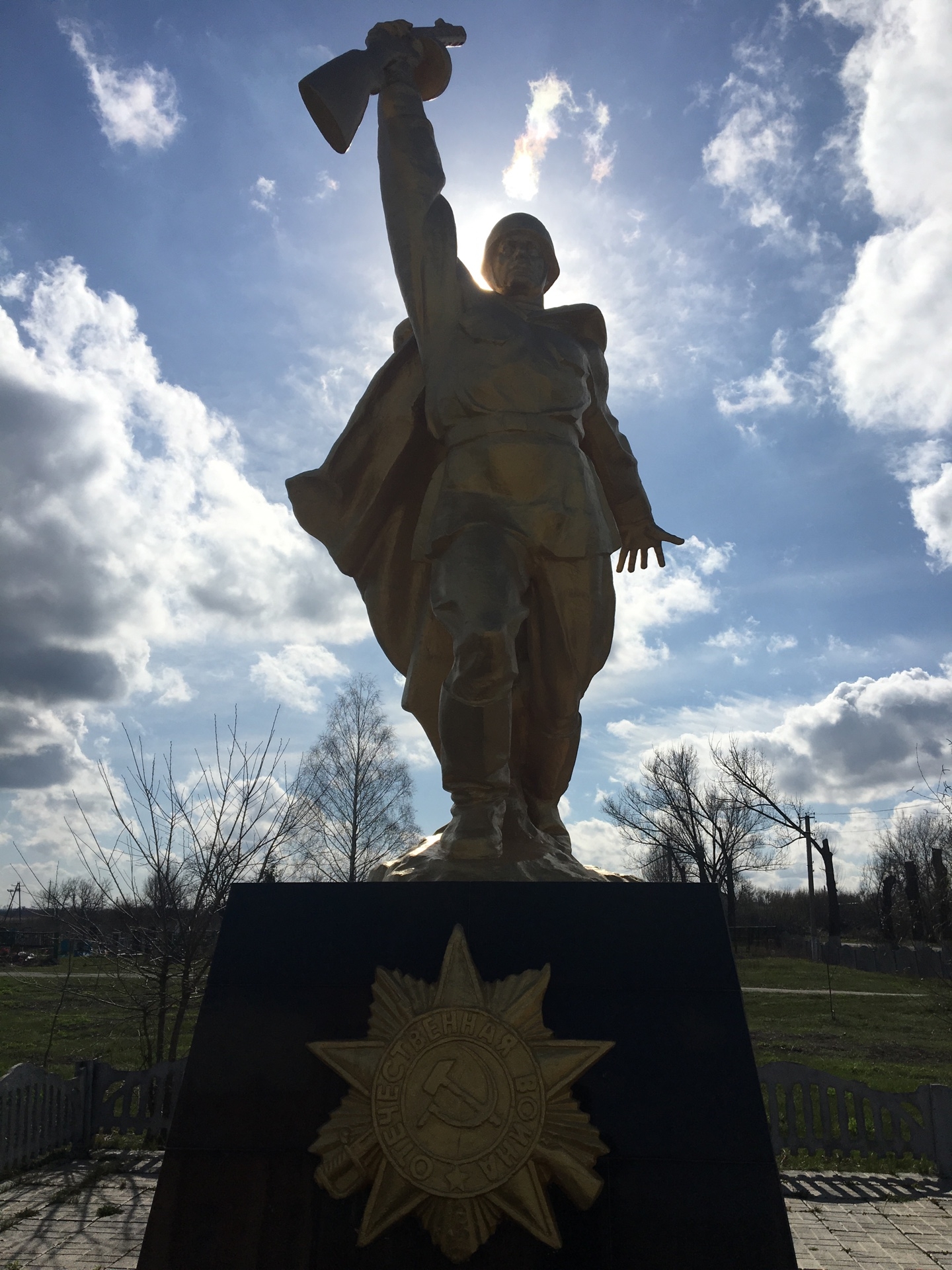 Братская могила в с. Артемовка Добропольского района