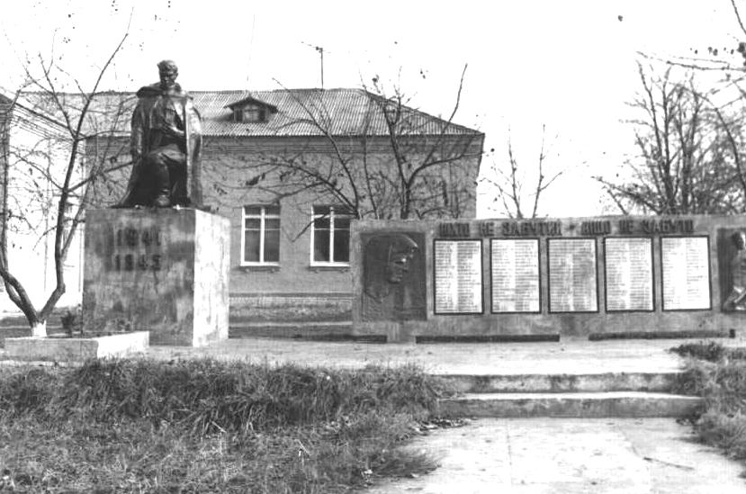 Братская могила в с. Старая Оржица Згуровского района