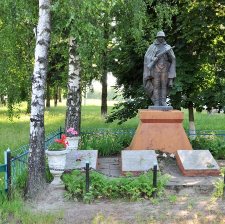 Братская могила у клуба в с. Стремигород Коростенского района
