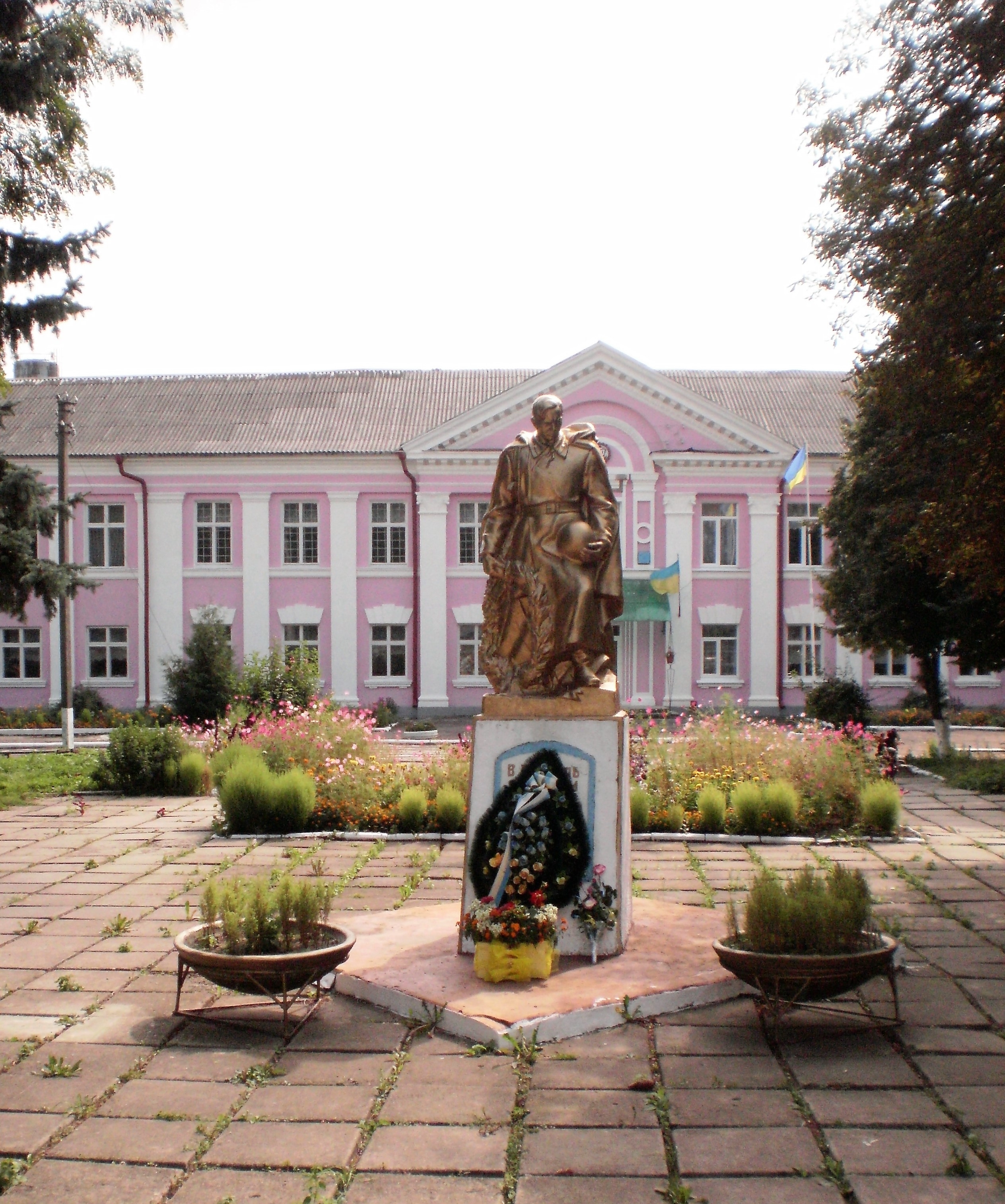 Братская могила в сквере в пгт. Войнилов Калушского района