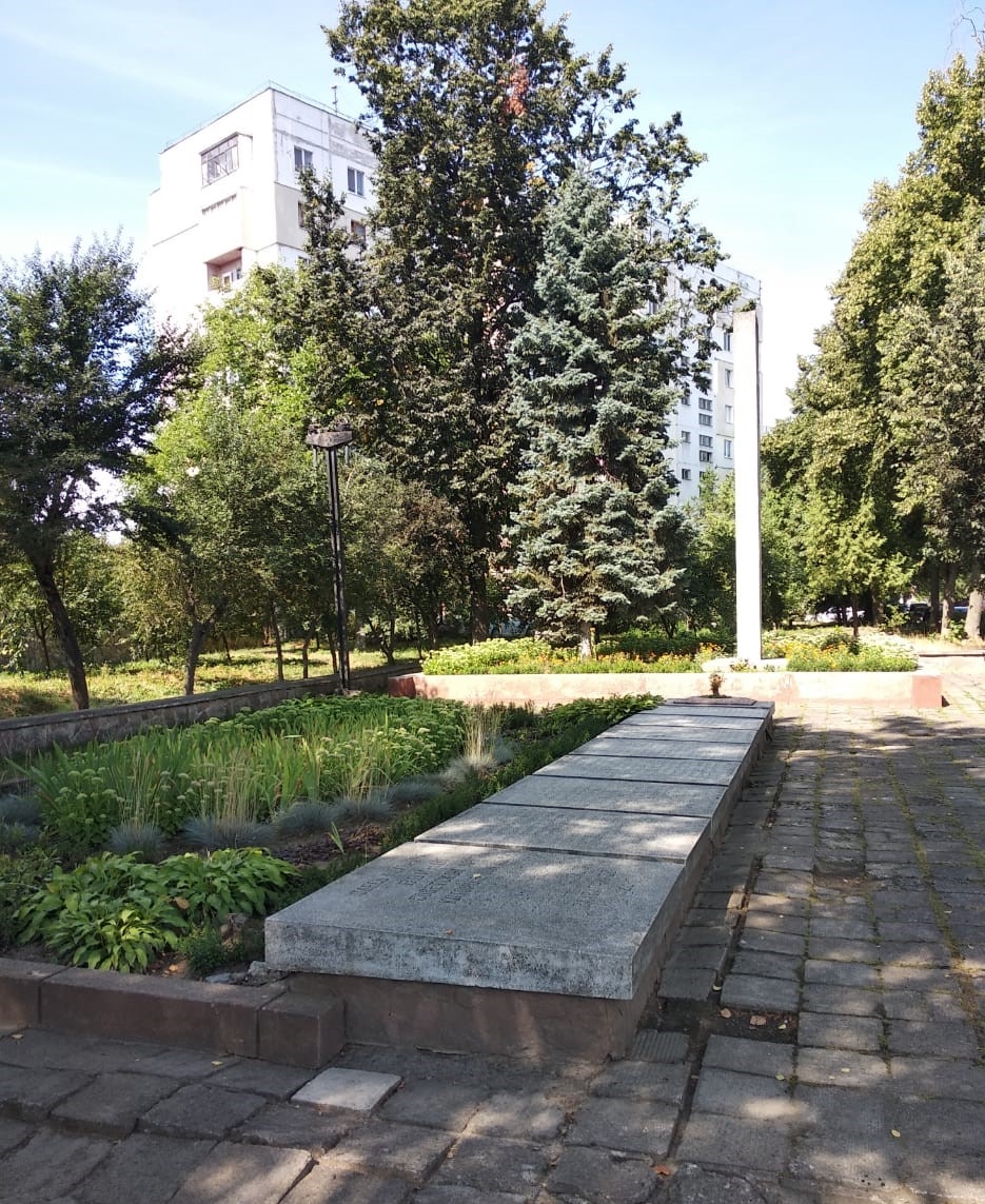 Братская могила в районе Софиевка в г. Ивано-Франковск