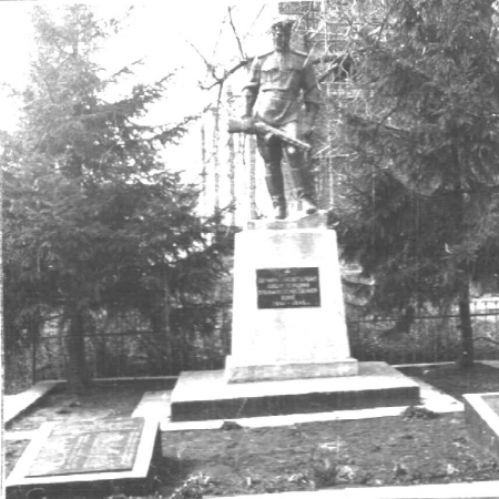 Братская могила в пгт. Червоное Андрушевского района